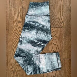 Lululemon Wunder Under Leggings - Size 6